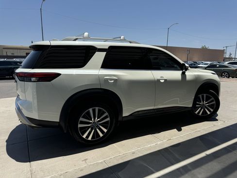Used 2022 Nissan Pathfinder Platinum w/ Cargo Package image 4