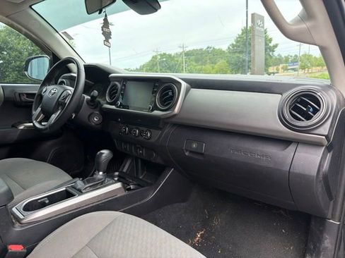 Used 2020 Toyota Tacoma SR5 w/ SR5 Appearance Package (SM) RWD image 28