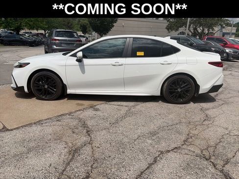 Used 2025 Toyota Camry SE w/ Convenience Package FWD image 8