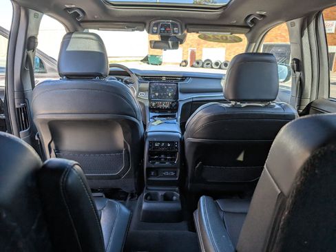 Used 2024 Jeep Grand Cherokee L Limited w/ Luxury Tech Group II image 33