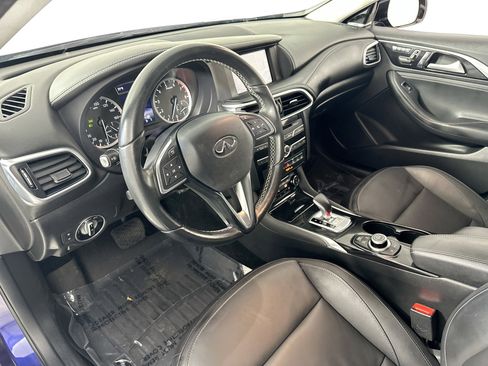 Used 2018 INFINITI QX30 Premium w/ Navigation Package AWD/4WD image 9