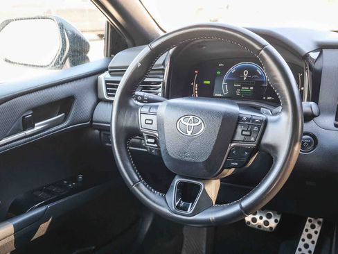 Used 2025 Toyota Camry SE FWD image 16