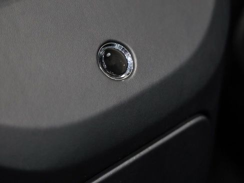 Used 2022 Aston Martin V8 Vantage Roadster image 34