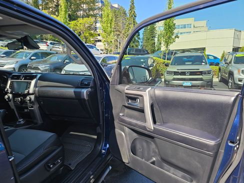 Used 2022 Toyota 4Runner SR5 Premium w/ Moonroof Package AWD/4WD image 12