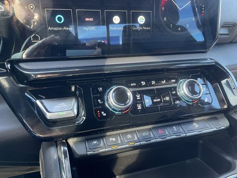 Used 2023 GMC Sierra 1500 AT4 w/ AT4 Preferred Package image 18