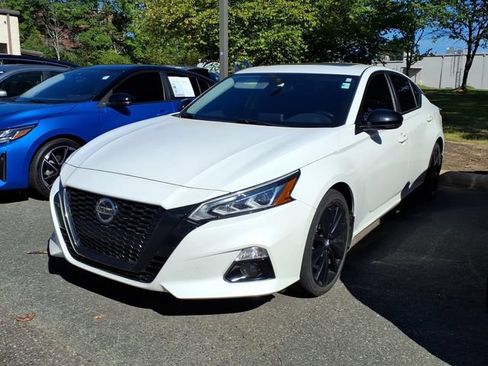 Used 2022 Nissan Altima 2.5 SR w/ Midnight Edition Package FWD image 1