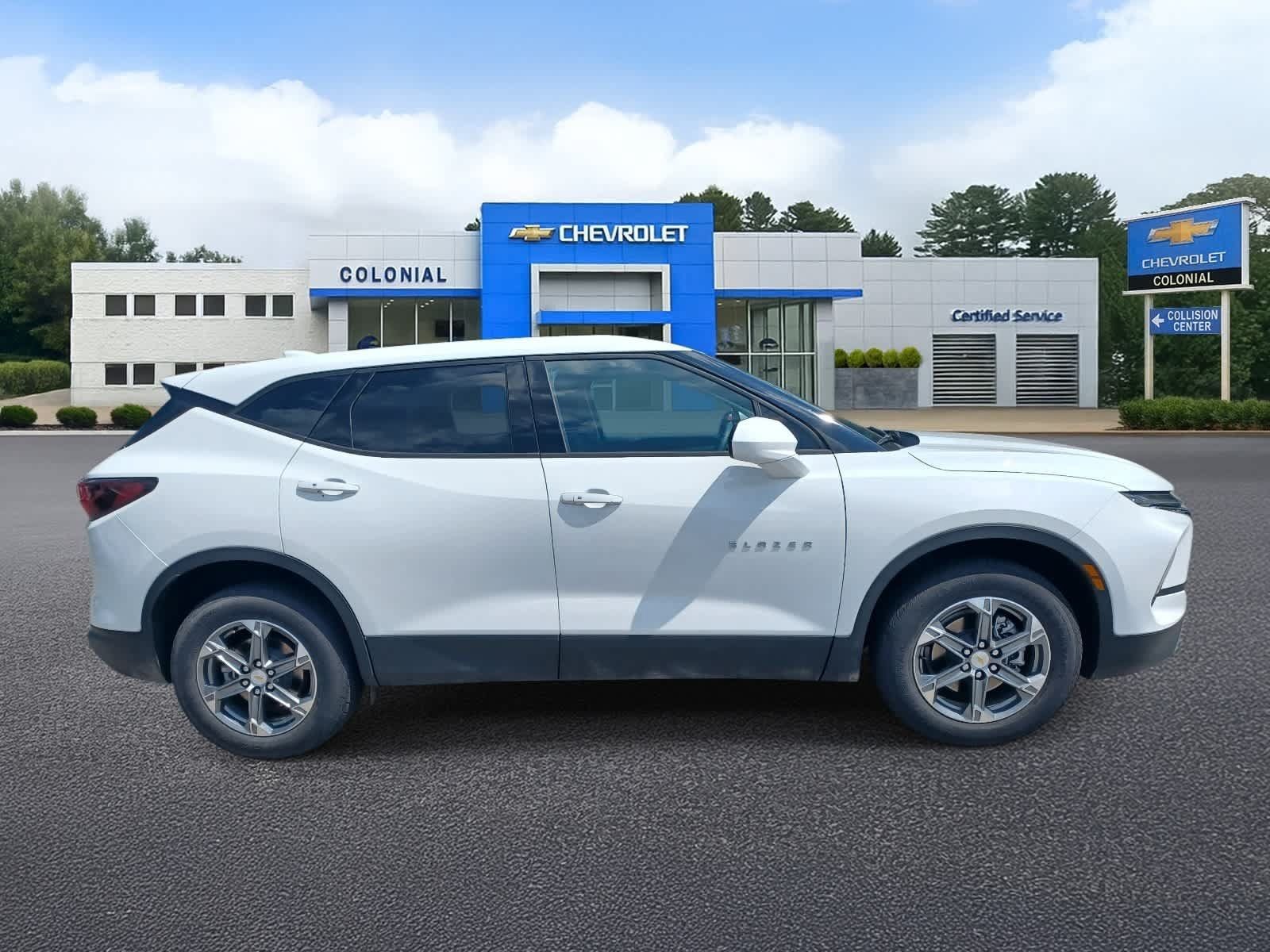 Used 2025 Chevrolet Blazer LT AWD/4WD image 3