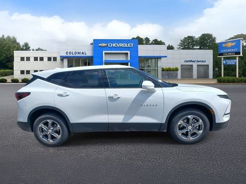 Used 2025 Chevrolet Blazer LT AWD/4WD image 3