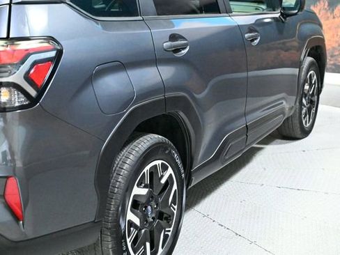Used 2025 Subaru Forester Premium AWD/4WD image 9