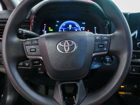 Used 2025 Toyota Camry LE w/ Convenience Package FWD image 17