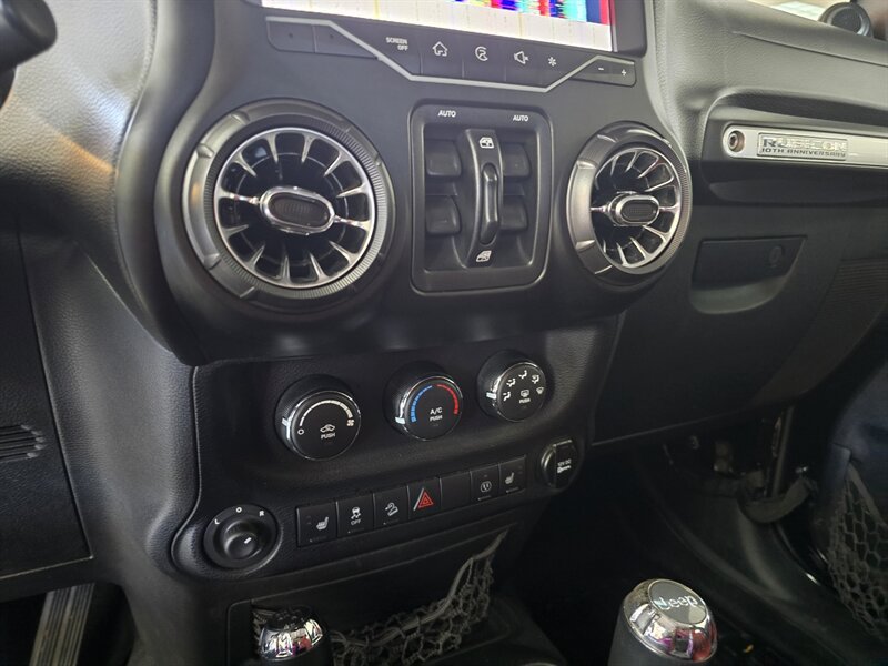 Used 2013 Jeep Wrangler Unlimited Rubicon AWD/4WD image 21
