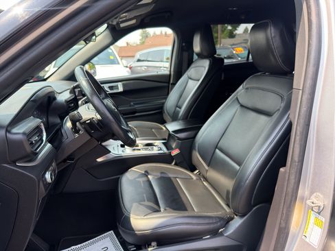 Used 2020 Ford Explorer XLT w/ Equipment Group 202A AWD/4WD image 14