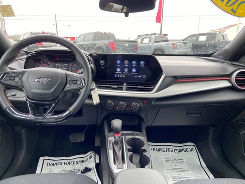 Used 2024 Chevrolet Trax RS w/ Sunroof Package image 19