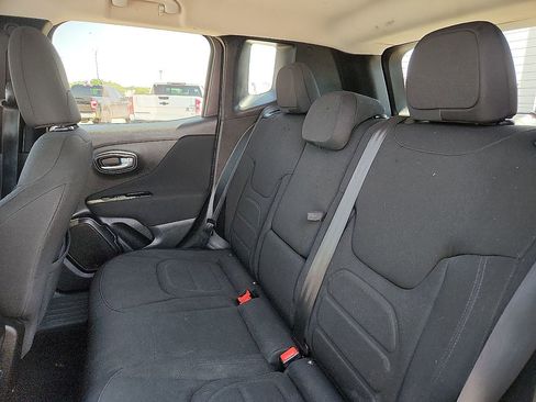 Used 2019 Jeep Renegade Latitude w/ Popular Equipment Group AWD/4WD image 5