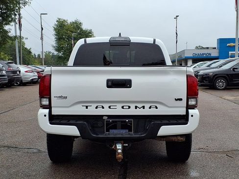 Used 2019 Toyota Tacoma TRD Off-Road AWD/4WD image 5