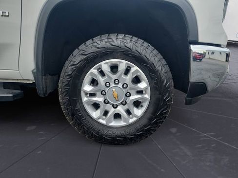 Used 2024 Chevrolet Silverado 2500 LTZ w/ LTZ Convenience Package image 9