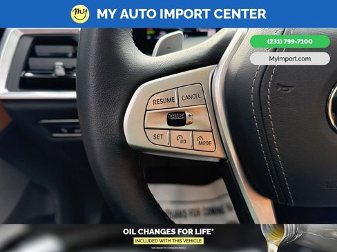 Used 2024 BMW X7 xDrive40i w/ Premium Package image 17