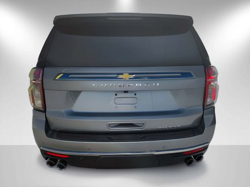 Used 2022 Chevrolet Suburban Premier RWD image 6