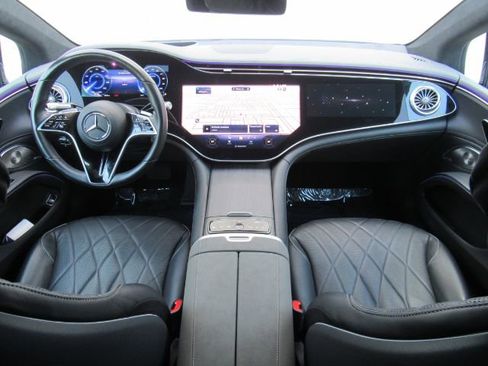 Used 2023 Mercedes-Benz EQS 580 4MATIC image 3