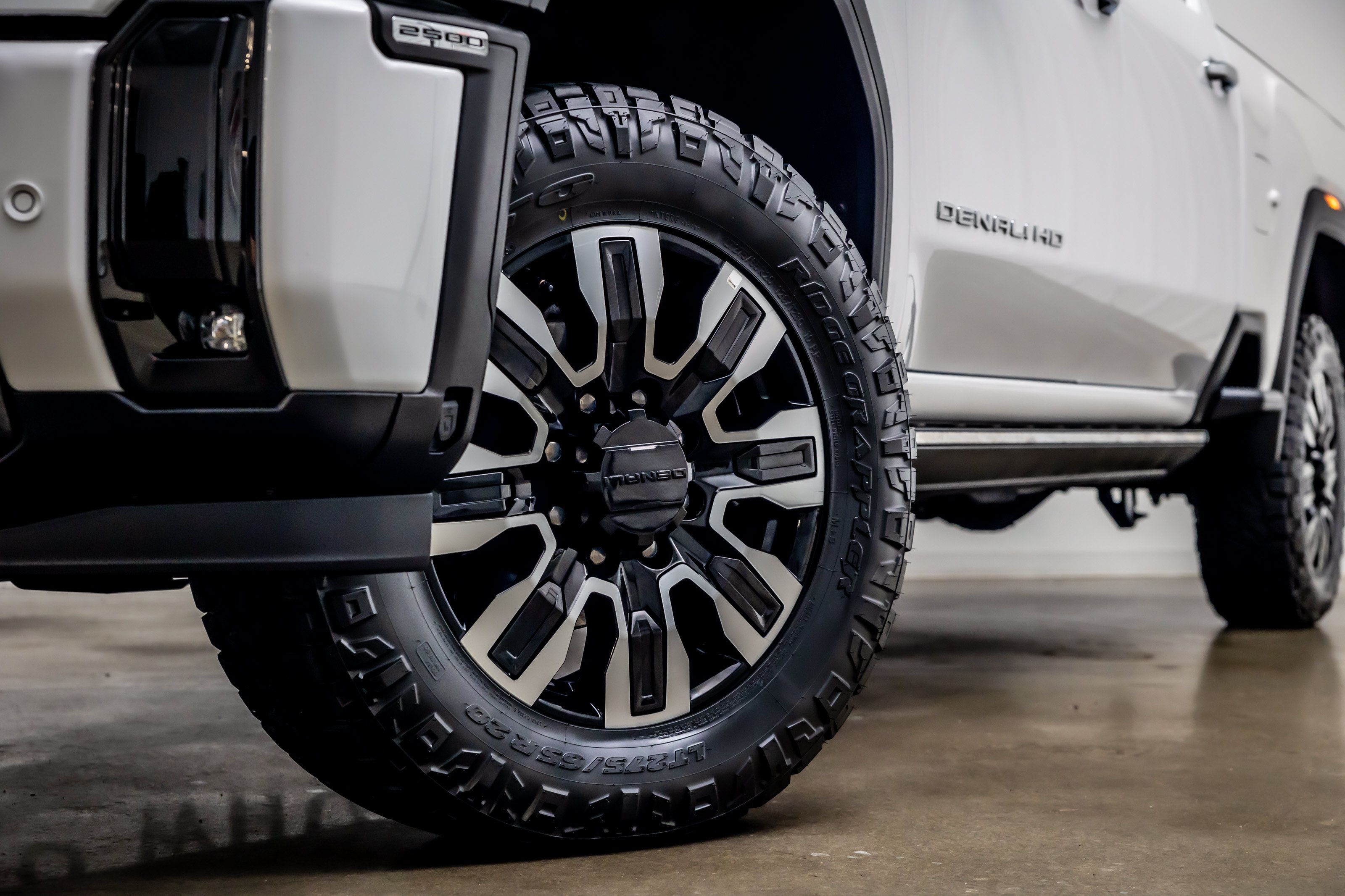 Used 2025 GMC Sierra 2500 Denali Ultimate AWD/4WD image 25