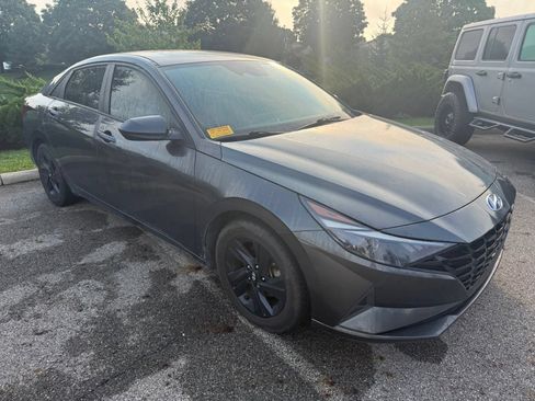 Used 2021 Hyundai Elantra SEL FWD image 3