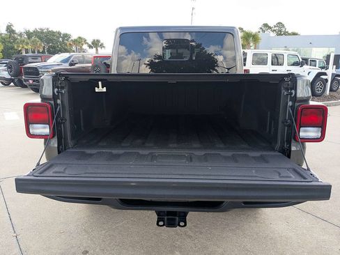 Used 2022 Jeep Gladiator Overland w/ Trailer Tow Package AWD/4WD image 12
