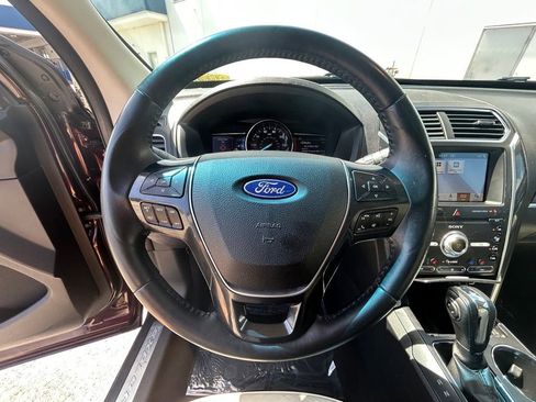 Used 2019 Ford Explorer Limited w/ Limited Luxury Package image 17
