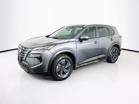 Used 2025 Nissan Rogue SV w/ SV Premium Package image 3