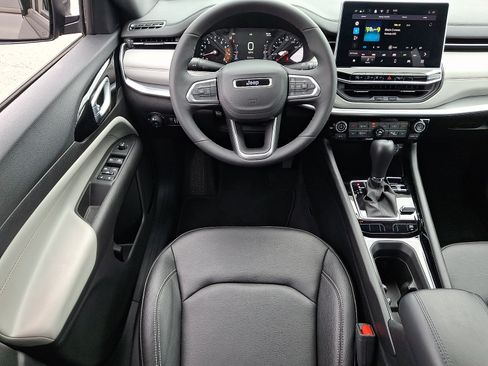 Used 2025 Jeep Compass Limited AWD/4WD image 11