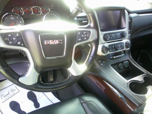 Used 2019 GMC Yukon SLT w/ Open Road Package AWD/4WD image 9