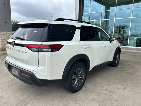 Used 2024 Nissan Pathfinder SV FWD image 11
