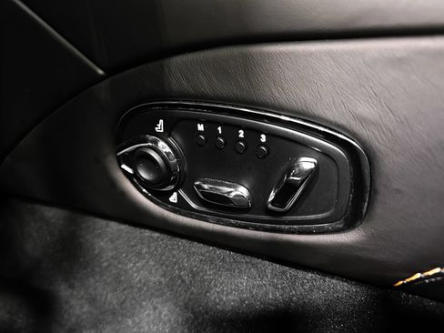 Used 2017 Aston Martin DB11 V12 RWD image 21