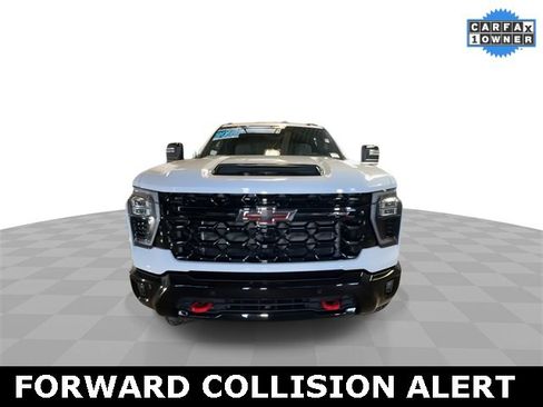 Used 2025 Chevrolet Silverado 2500 ZR2 w/ Technology Package image 3