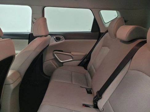 Used 2024 Kia Soul LX image 18