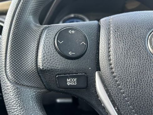 Used 2018 Toyota Corolla LE image 18