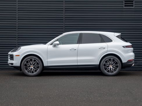 New 2026 Porsche Cayenne image 2