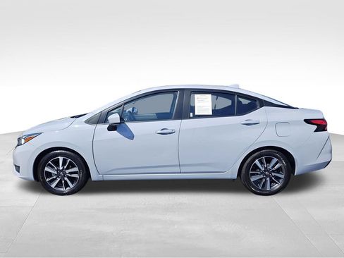 Used 2024 Nissan Versa SV FWD image 2