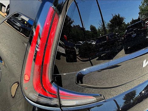 Used 2025 Kia Soul LX FWD image 30