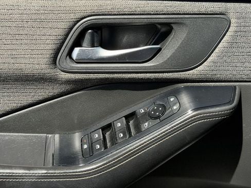 Used 2022 Nissan Rogue SV FWD image 21