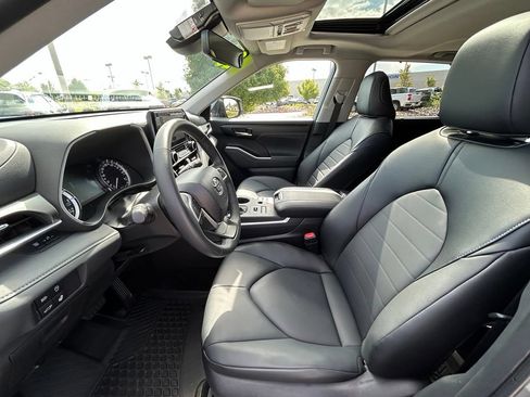 Used 2026 Toyota Highlander XLE AWD/4WD image 13