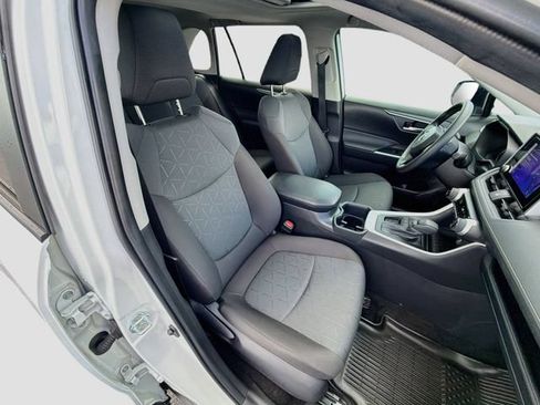 Used 2025 Toyota RAV4 XLE w/ Convenience Package FWD image 29