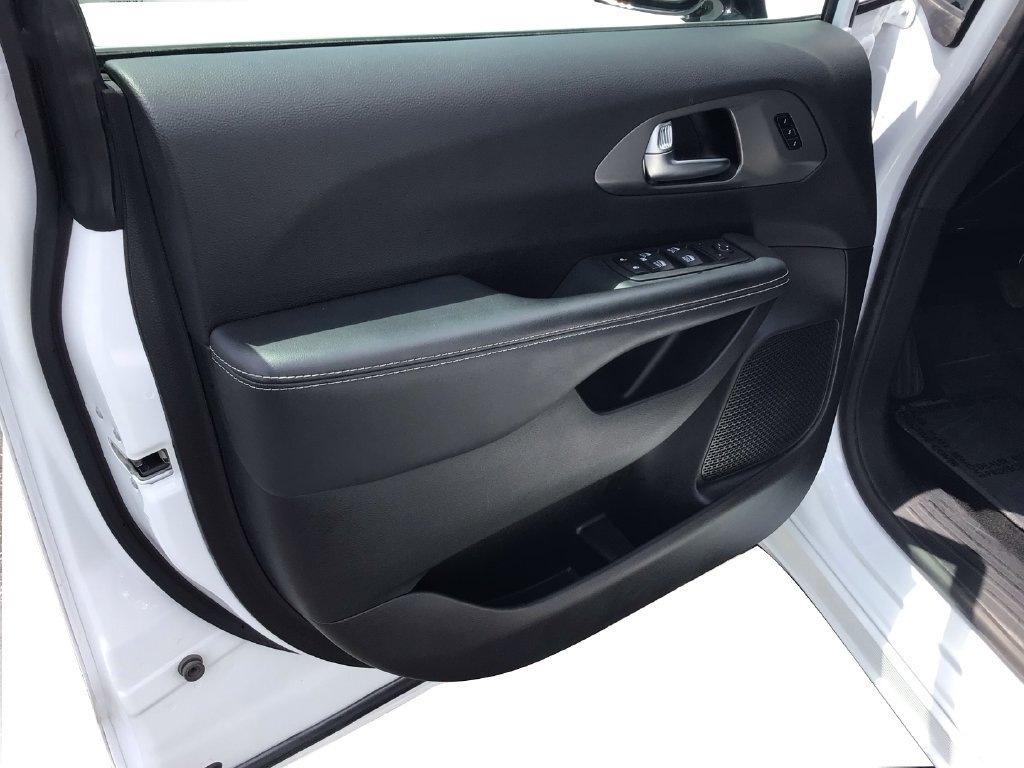 Used 2025 Chrysler Pacifica Select FWD image 20