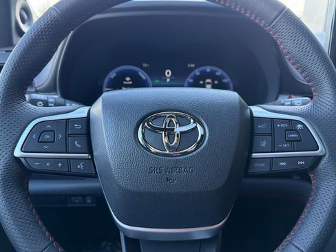 Used 2025 Toyota Sienna XSE w/ XSE Plus Package image 36