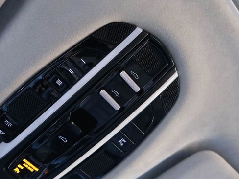 Used 2017 Porsche Panamera Turbo w/ Carbon Fiber Interior Package image 47