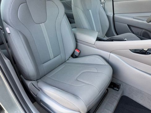 Certified 2025 Hyundai Elantra SE w/ Cargo Package image 22