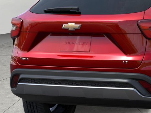 New 2026 Chevrolet Trax LT w/ Driver Confidence Package FWD image 14