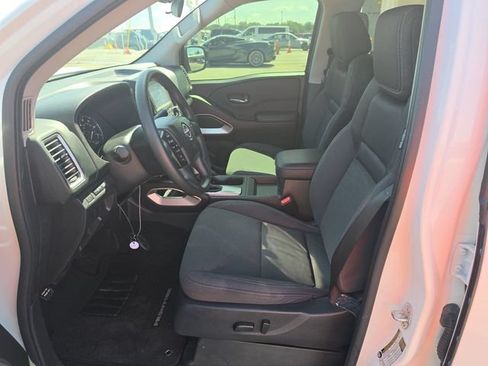 Used 2024 Nissan Frontier SV w/ Technology Package RWD image 13