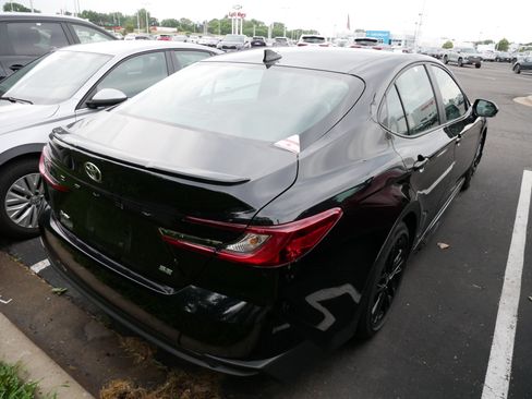 Used 2025 Toyota Camry SE w/ Multimedia Upgrade Package FWD image 5