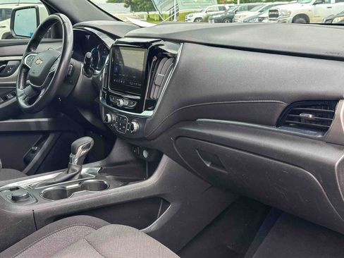 Used 2022 Chevrolet Traverse LT FWD image 22