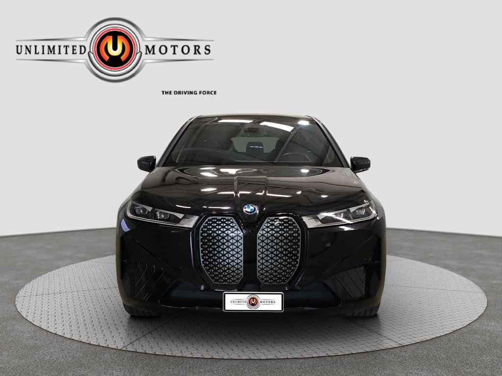 Used 2024 BMW iX xDrive50 w/ Premium Package AWD/4WD image 18